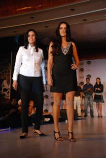 Neha Dhupia feet photo thumbnail
