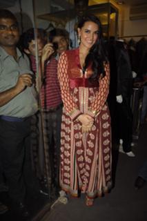 Neha Dhupia feet photo thumbnail