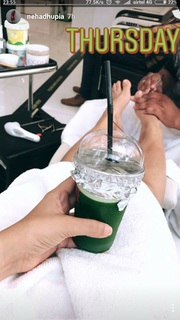 Neha Dhupia feet photo thumbnail