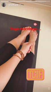 Neha Dhupia feet photo thumbnail
