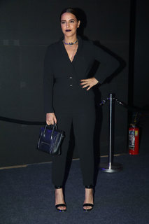 Neha Dhupia feet photo thumbnail