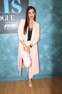Neha Dhupia feet photo thumbnail