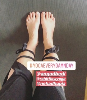 Neha Dhupia feet photo thumbnail