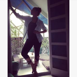 Neha Dhupia feet photo thumbnail