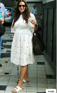 Neha Dhupia feet photo thumbnail