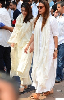 Neha Dhupia feet photo thumbnail