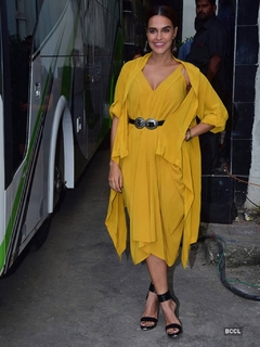 Neha Dhupia feet photo thumbnail