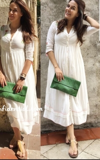 Neha Dhupia feet photo thumbnail