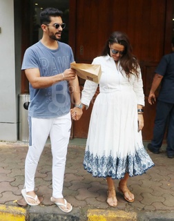 Neha Dhupia feet photo thumbnail