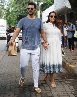 Neha Dhupia feet photo thumbnail