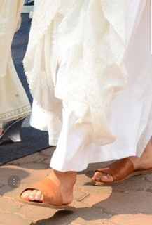 Neha Dhupia feet photo thumbnail