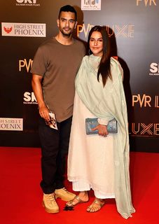 Neha Dhupia feet photo thumbnail