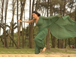 Neha Dhupia feet photo thumbnail