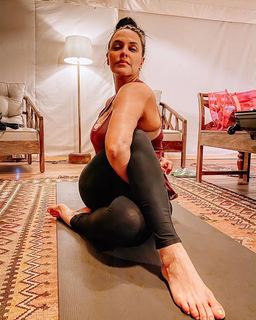 Neha Dhupia feet photo thumbnail