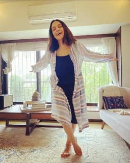 Neha Dhupia feet photo thumbnail