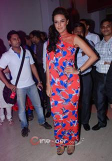Neha Dhupia feet photo thumbnail