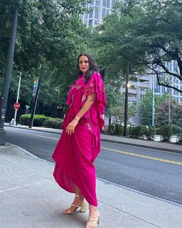 Neha Dhupia feet photo thumbnail