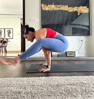 Neha Dhupia feet photo thumbnail