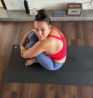 Neha Dhupia feet photo thumbnail