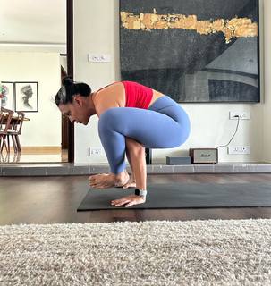 Neha Dhupia feet photo thumbnail