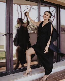 Neha Dhupia feet photo thumbnail