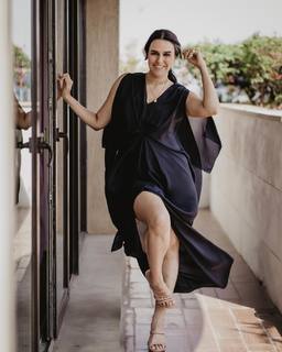 Neha Dhupia feet photo thumbnail