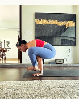 Neha Dhupia feet photo thumbnail