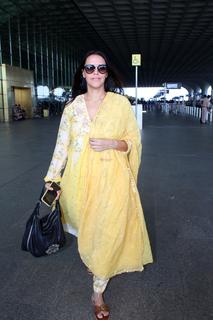 Neha Dhupia feet photo thumbnail