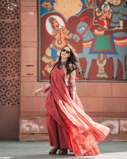 Neha Dhupia feet photo thumbnail