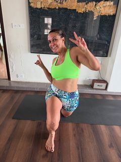 Neha Dhupia feet photo thumbnail
