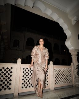 Neha Dhupia feet photo thumbnail