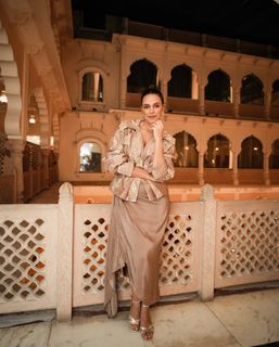 Neha Dhupia feet photo thumbnail