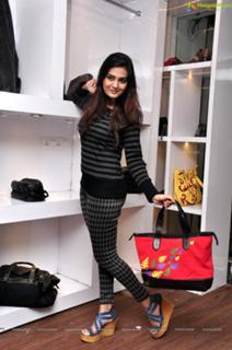Neha feet photo 13