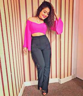 Neha Kakkar feet photo 11