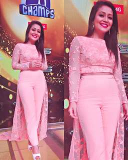 Neha Kakkar feet photo 4