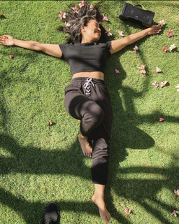 Neha Kakkar feet photo 12