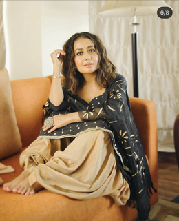 Neha Kakkar feet photo 11