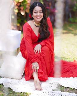 Neha Kakkar feet photo 4