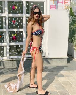 Neha Malik feet photo thumbnail