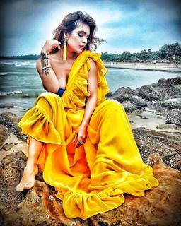 Neha Malik feet photo thumbnail