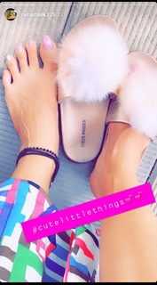 Neha Malik feet photo thumbnail