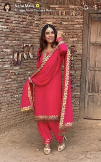 Neha Malik feet photo thumbnail