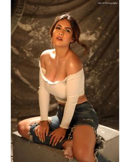 Neha Malik feet photo thumbnail