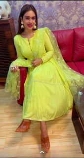 Neha Malik feet photo thumbnail