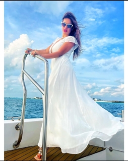 Neha Malik feet photo thumbnail