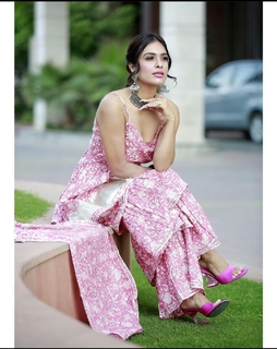 Neha Malik feet photo thumbnail