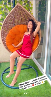 Neha Malik feet photo thumbnail