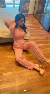 Neha Malik feet photo thumbnail