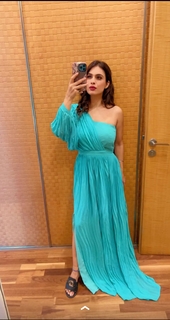 Neha Malik feet photo thumbnail
