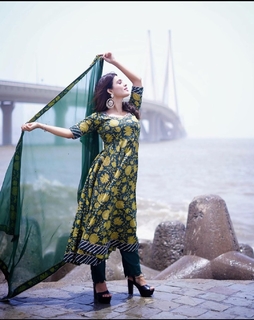 Neha Malik feet photo thumbnail